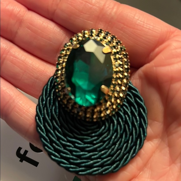 Vintage-Inspired Green and Gold Statement Earrings - Picture 3 of 7